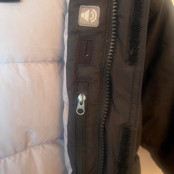 THE NORTH FACE Girl's Down Filled 550 Hooded Jacket - Picture 3 of 10